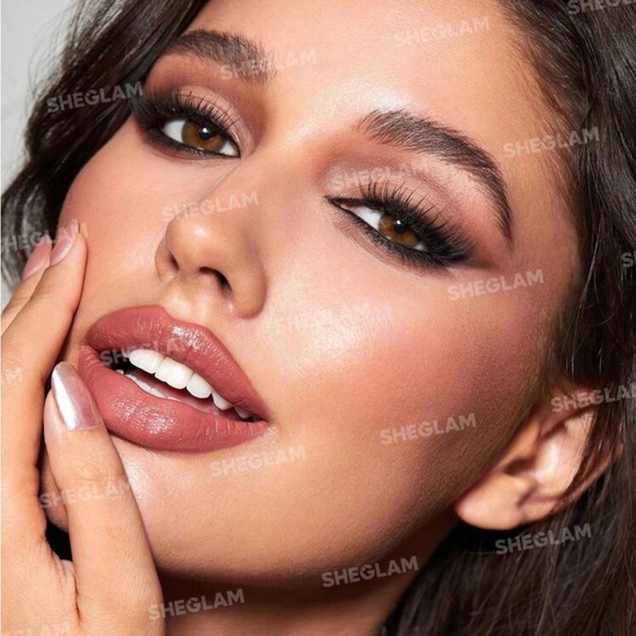 SHEGLAM EZ Glide Matte Eyeliner Pencil Highly Pigmented Black Smoky Eyes - Picture 2 of 5